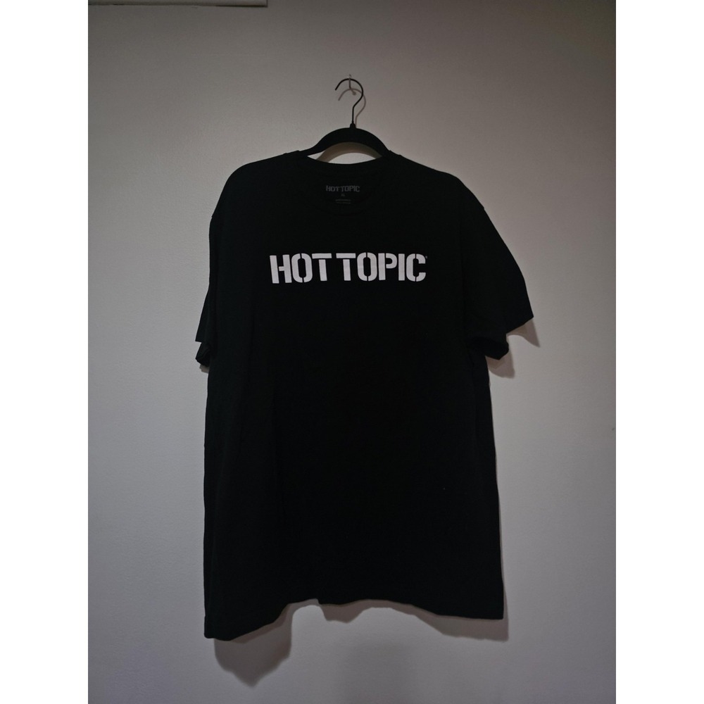 Hot Topic Logo Shirt Mens XL Black Graphic Tee T-Shirt Tagless Cotton Promo